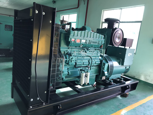 300KW 康明斯發機電組 (4).jpg