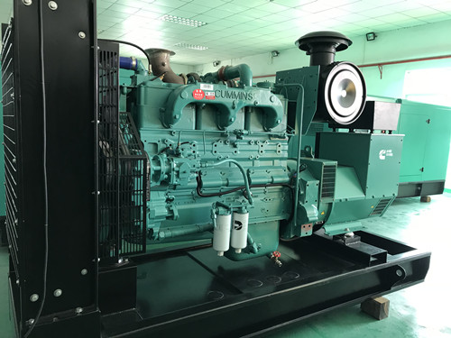 200KW 康明斯發機電組 (3).jpg