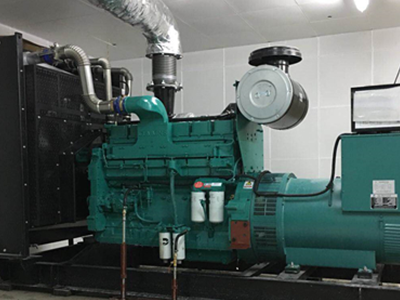 550KW康明斯發機電組機房案例.png