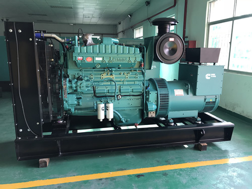 300KW 康明斯發機電組 (2).jpg