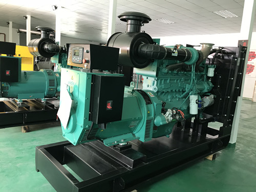 200KW 康明斯發機電組 (6).jpg